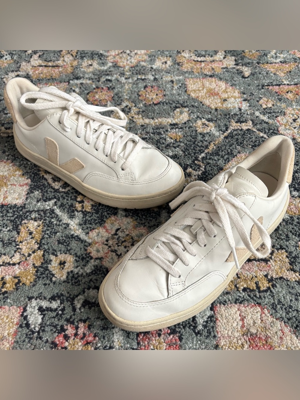 Veja V-12 Leather Sneakers in Extra White Sable Sz 8